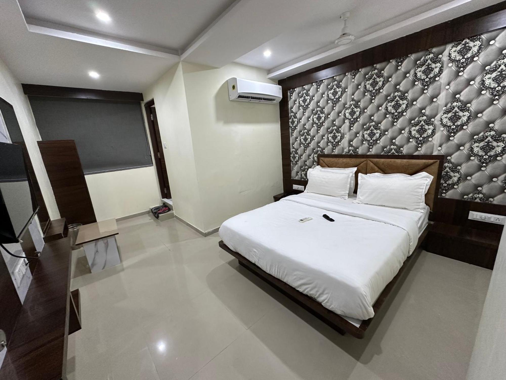 Hotel Golden View 巴罗达 外观 照片